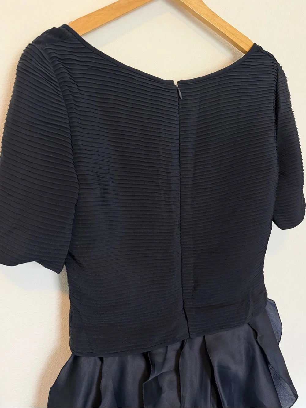 Carolina Herrera 100% Silk Navy Tiered Ruffle Evening Dress Pleated Bodice 12 - Picture 10 of 11